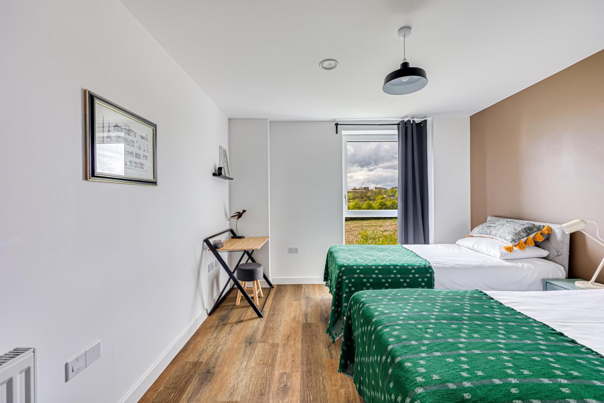 Penthouse Apartment - City Centre - Secure Parking, Balcony, Self-Check-In, Fast Wifi And Smart Tv With Netflix By Yoko Property Милтън Кейнс Екстериор снимка