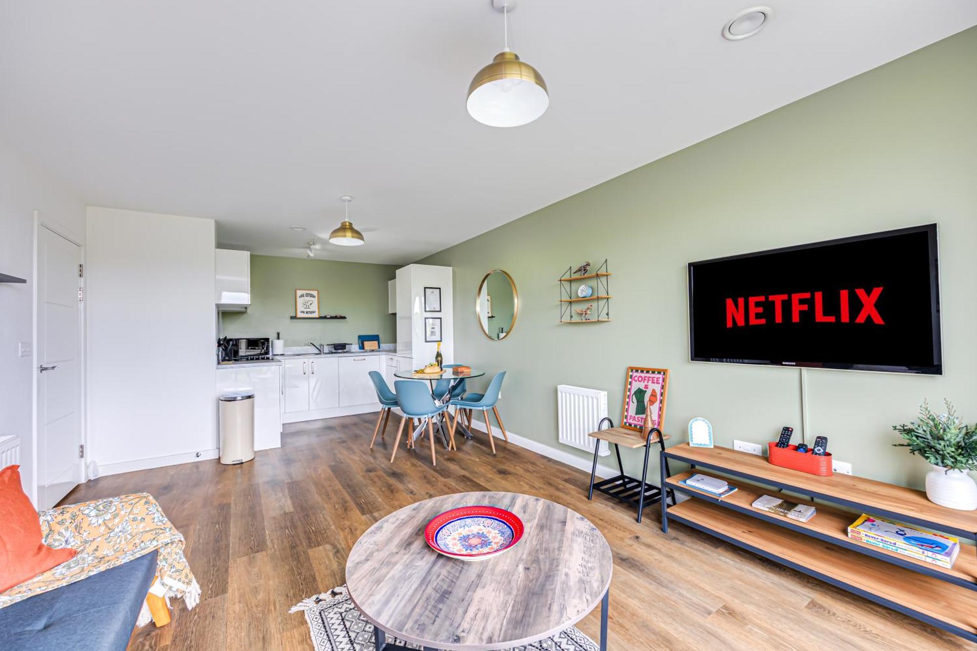 Penthouse Apartment - City Centre - Secure Parking, Balcony, Self-Check-In, Fast Wifi And Smart Tv With Netflix By Yoko Property Милтън Кейнс Екстериор снимка