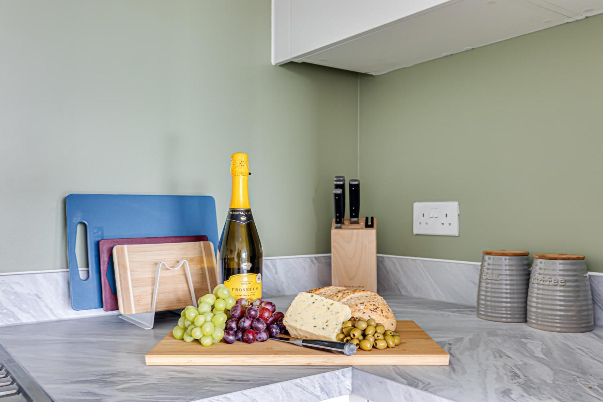 Penthouse Apartment - City Centre - Secure Parking, Balcony, Self-Check-In, Fast Wifi And Smart Tv With Netflix By Yoko Property Милтън Кейнс Екстериор снимка