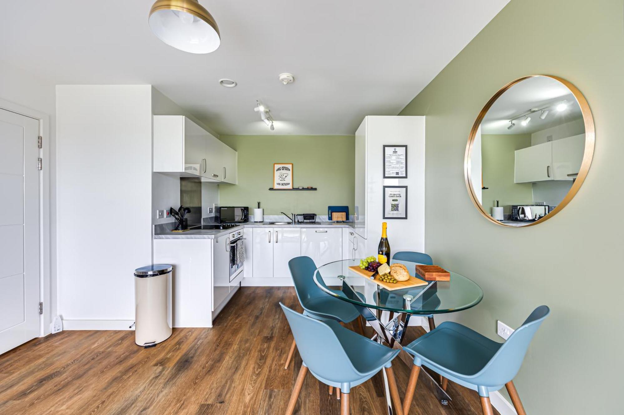 Penthouse Apartment - City Centre - Secure Parking, Balcony, Self-Check-In, Fast Wifi And Smart Tv With Netflix By Yoko Property Милтън Кейнс Екстериор снимка